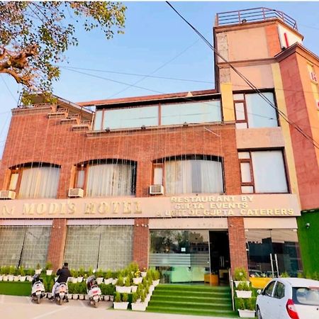 Modi Hotel&Resorts Pinjaur Esterno foto