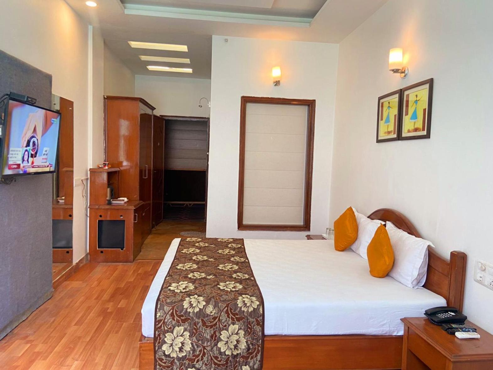 Modi Hotel&Resorts Pinjaur Esterno foto