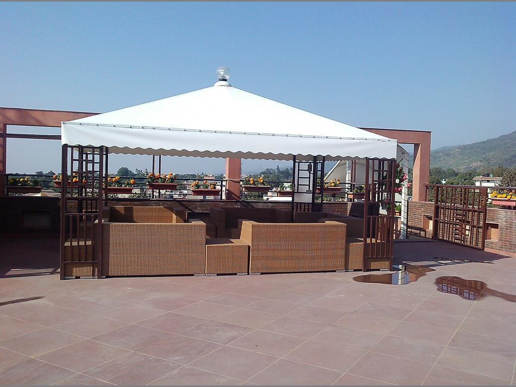 Modi Hotel&Resorts Pinjaur Esterno foto